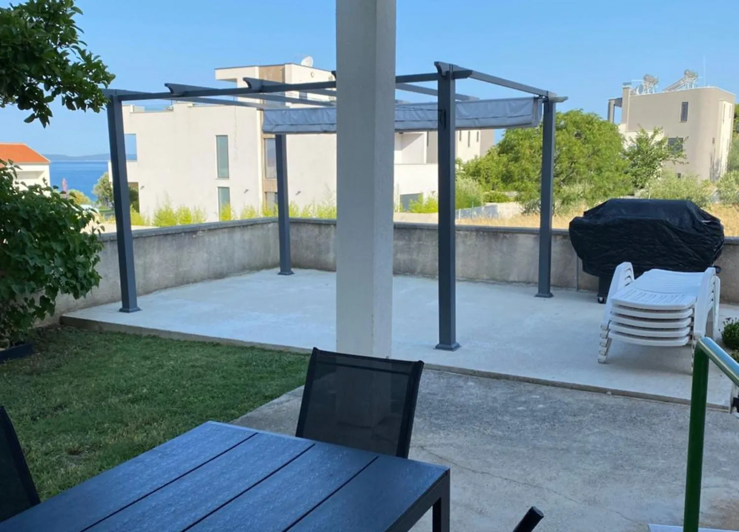 M A Apartments 0*, Kozino